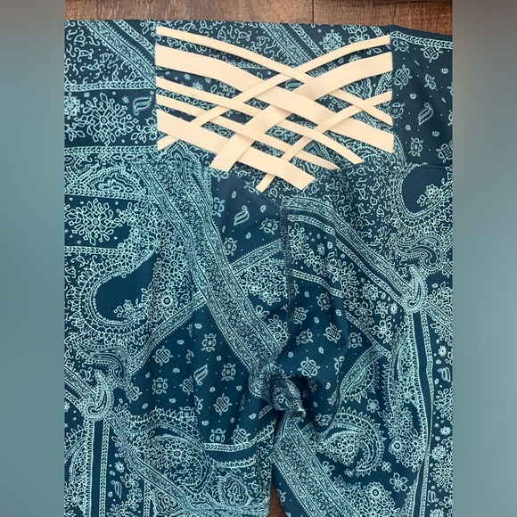 Fabletics activewear 2 two piece outfit women Sz small sports bra leggings - Picture 7 of 11